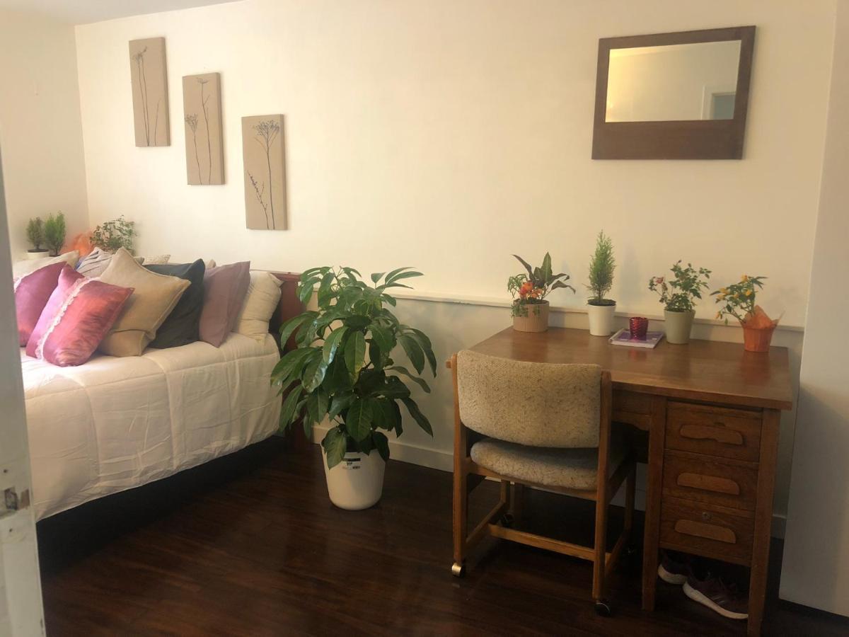 Quiet-Comfy 3 Bedroom Home On A Tree Lined Street In Kits Vancouver Esterno foto