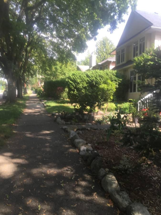 Quiet-Comfy 3 Bedroom Home On A Tree Lined Street In Kits Vancouver Esterno foto