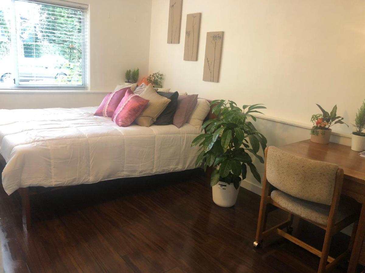 Quiet-Comfy 3 Bedroom Home On A Tree Lined Street In Kits Vancouver Esterno foto