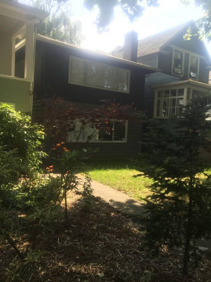 Quiet-Comfy 3 Bedroom Home On A Tree Lined Street In Kits Vancouver Esterno foto