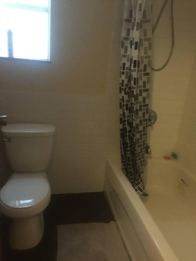 Quiet-Comfy 3 Bedroom Home On A Tree Lined Street In Kits Vancouver Esterno foto